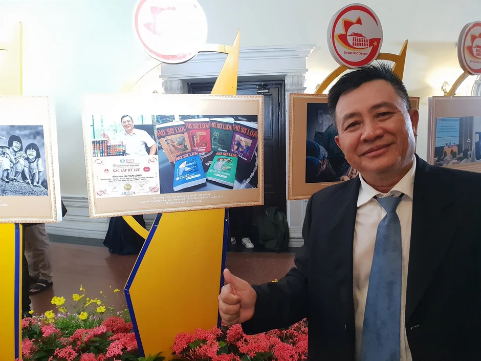 Kỷ lục gia - nhà văn Lại Văn Long tự phá kỷ lục của chính mình Kỷ lục gia - nhà văn Lại Văn Long tự phá kỷ lục của chính mình