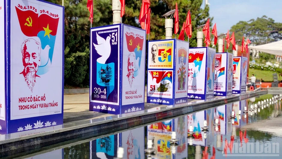 Lâm Đồng: Triển lãm tranh cổ động kỷ niệm 51 năm Ngày Giải phóng miền nam, thống nhất đất nước