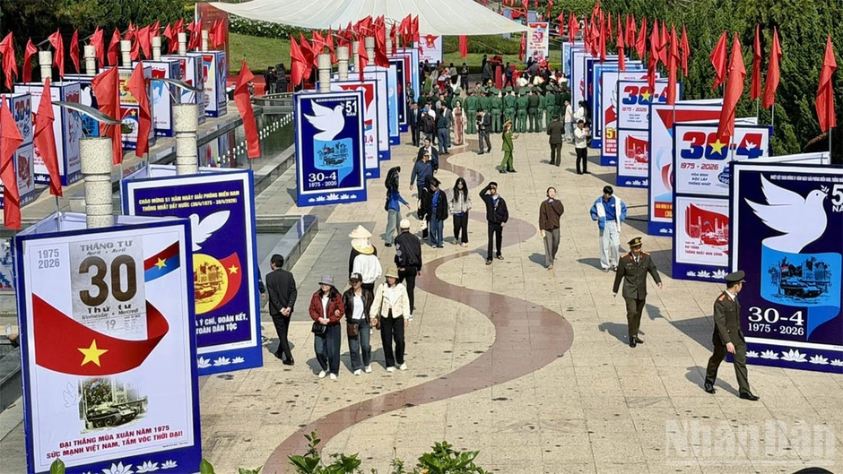 Lâm Đồng: Triển lãm tranh cổ động kỷ niệm 51 năm Ngày Giải phóng miền nam, thống nhất đất nước