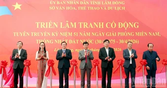 Lâm Đồng: Triển lãm tranh cổ động kỷ niệm 51 năm Ngày Giải phóng miền nam, thống nhất đất nước