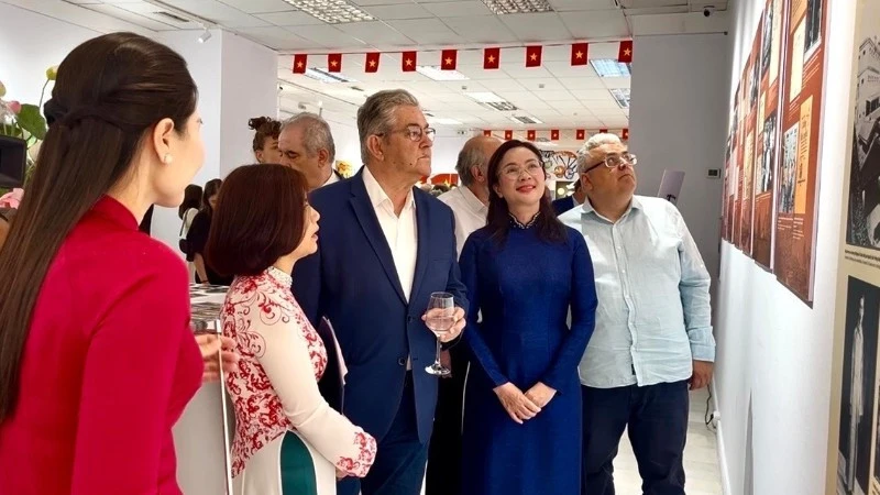 Lan tỏa di sản Hồ Chí Minh và văn hóa Việt Nam tại Hy Lạp Lan tỏa di sản Hồ Chí Minh và văn hóa Việt Nam tại Hy Lạp