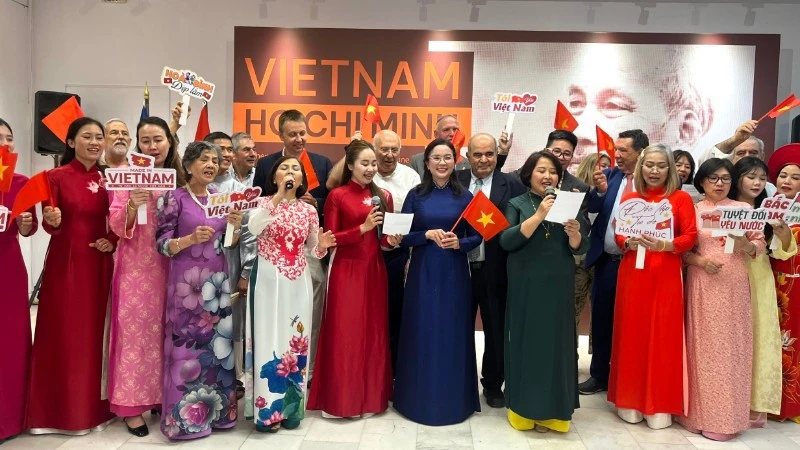 Lan tỏa di sản Hồ Chí Minh và văn hóa Việt Nam tại Hy Lạp Lan tỏa di sản Hồ Chí Minh và văn hóa Việt Nam tại Hy Lạp