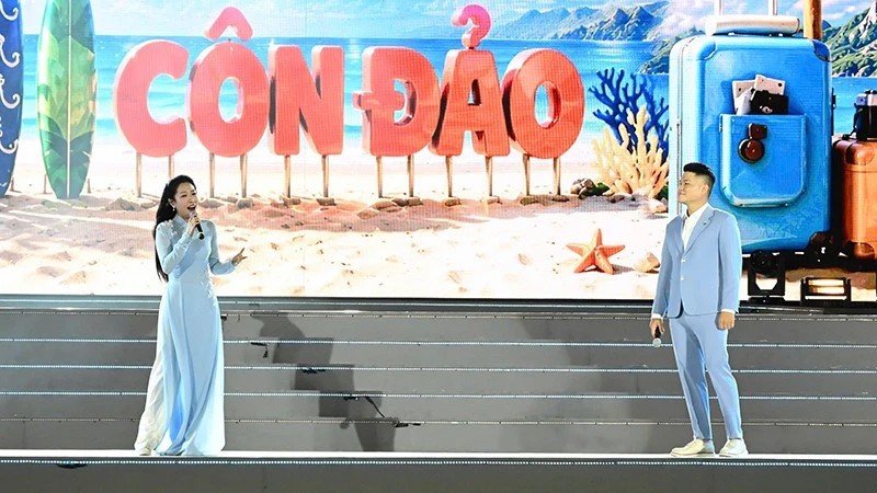 Lắng đọng với chương trình nghệ thuật "Ánh sao Tổ quốc" Lắng đọng với chương trình nghệ thuật "Ánh sao Tổ quốc"