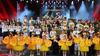 Lắng đọng với chương trình nghệ thuật "Ánh sao Tổ quốc"