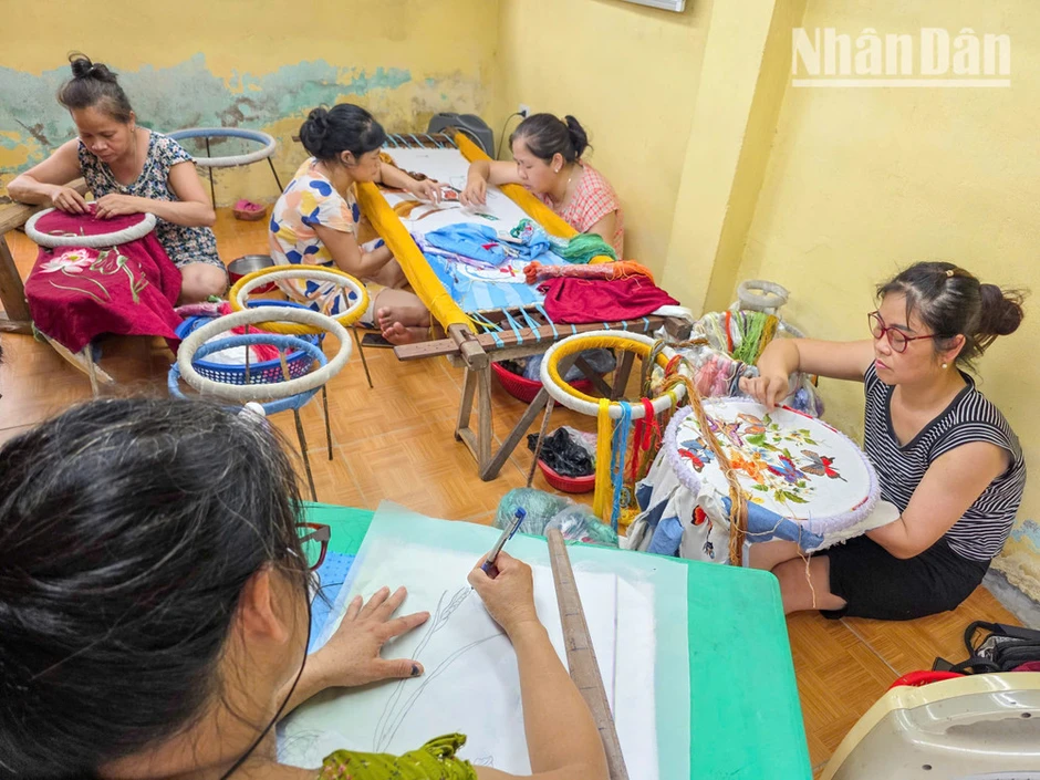 Làng nghề truyền thống và “bài toán” nhân lực trẻ còn bỏ ngỏ Làng nghề truyền thống và “bài toán” nhân lực trẻ còn bỏ ngỏ