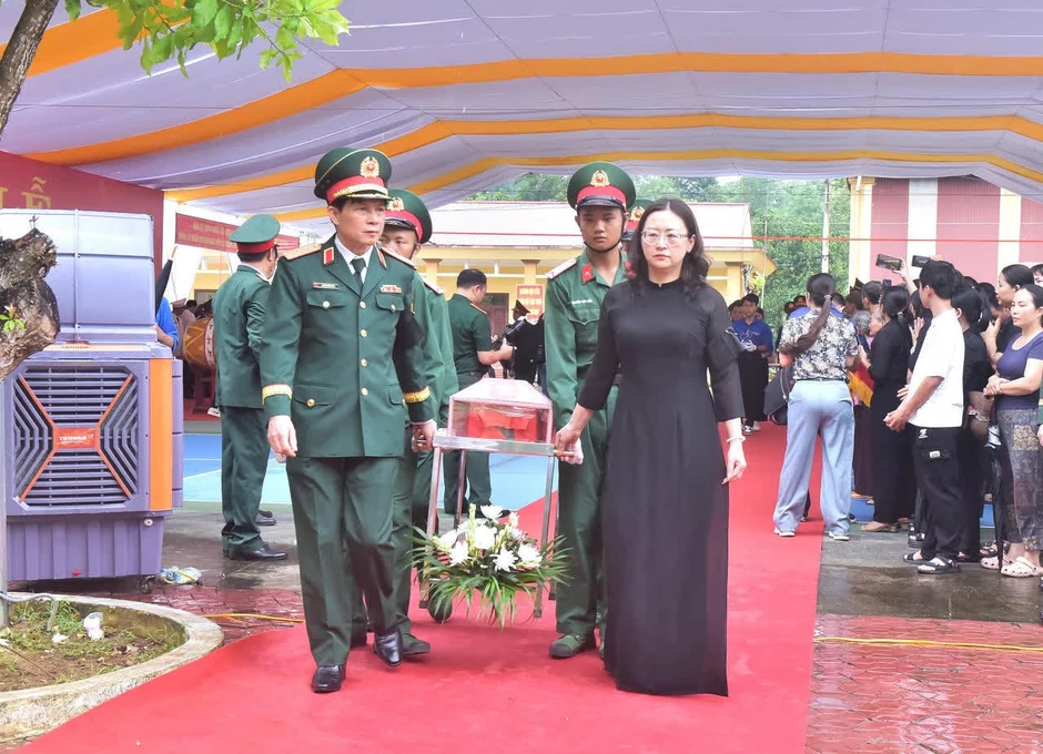 Lào Cai truy điệu, an táng 9 hài cốt liệt sĩ Lào Cai truy điệu, an táng 9 hài cốt liệt sĩ
