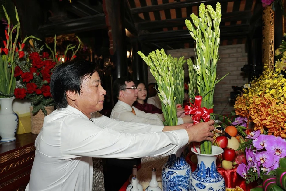 Lễ giỗ Đức Quốc Tổ Lạc Long Quân và Dâng hương tưởng niệm Tổ Mẫu Âu Cơ Lễ giỗ Đức Quốc Tổ Lạc Long Quân và Dâng hương tưởng niệm Tổ Mẫu Âu Cơ