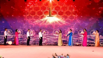 Lễ hội áo dài “Phụ nữ Hải Phòng-Di sản và kết nối”