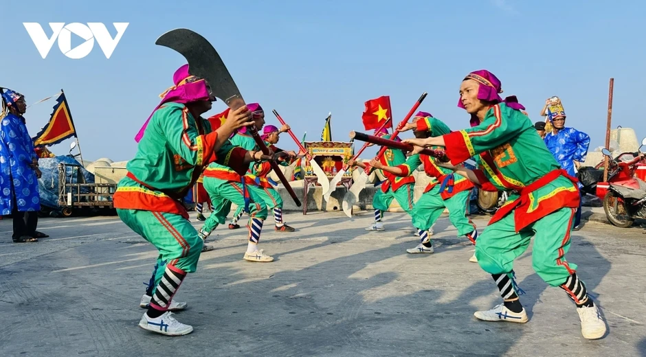 Lễ hội cầu ngư làng biển Đông Tác, nơi gửi gắm ước nguyện trời yên biển lặng Lễ hội cầu ngư làng biển Đông Tác, nơi gửi gắm ước nguyện trời yên biển lặng