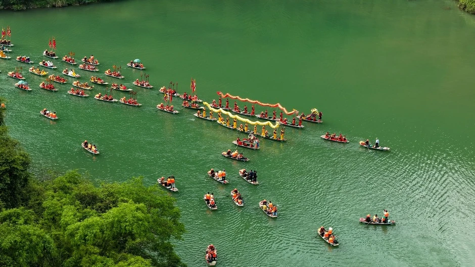 Lễ hội Tràng An tái hiện cảnh nhà vua đi lấy nước độc đáo Lễ hội Tràng An tái hiện cảnh nhà vua đi lấy nước độc đáo