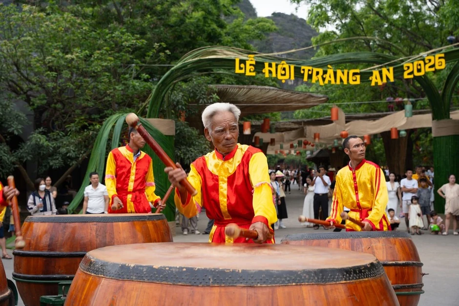 Lễ hội Tràng An tái hiện cảnh nhà vua đi lấy nước độc đáo Lễ hội Tràng An tái hiện cảnh nhà vua đi lấy nước độc đáo