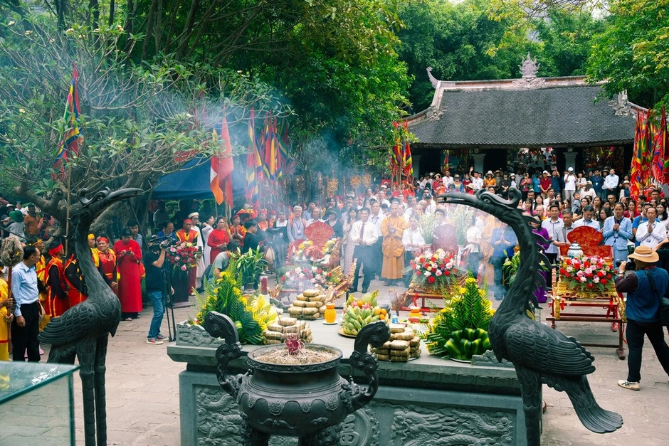Lễ hội Tràng An tái hiện cảnh nhà vua đi lấy nước độc đáo Lễ hội Tràng An tái hiện cảnh nhà vua đi lấy nước độc đáo