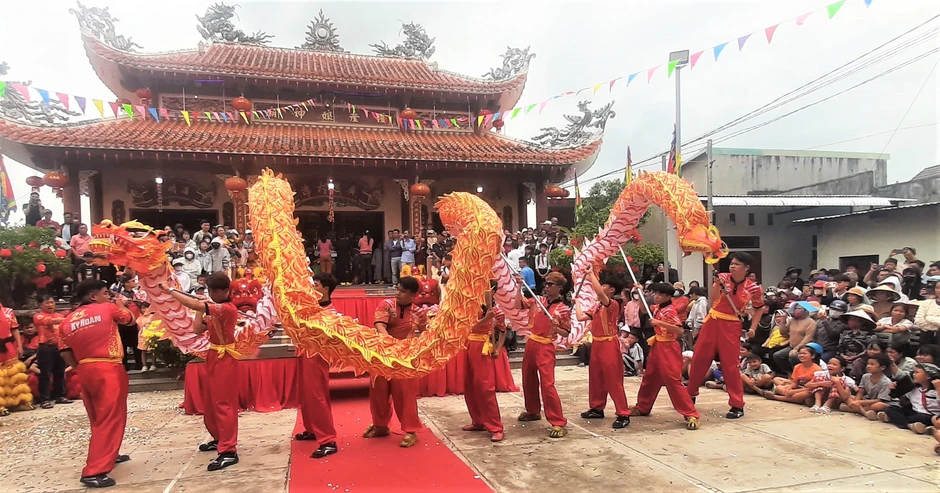 Lễ hội Vía Bà tưởng nhớ bà đỡ được vua Tự Đức ban sắc