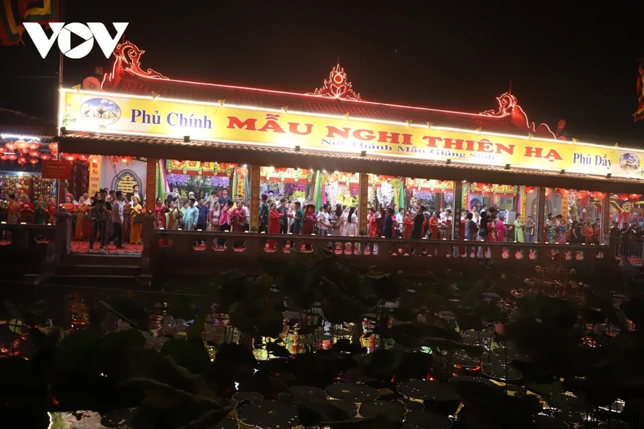 Lễ rước đuốc Phủ Dầy: Ngọn lửa thiêng giữa lòng di sản Lễ rước đuốc Phủ Dầy: Ngọn lửa thiêng giữa lòng di sản