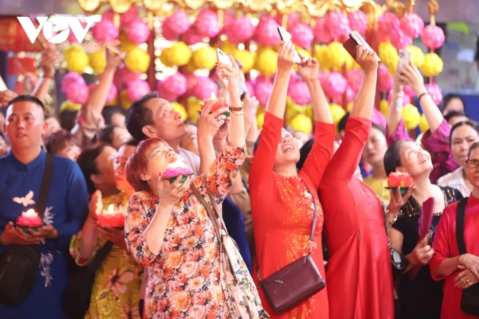 Lễ rước đuốc Phủ Dầy: Ngọn lửa thiêng giữa lòng di sản Lễ rước đuốc Phủ Dầy: Ngọn lửa thiêng giữa lòng di sản