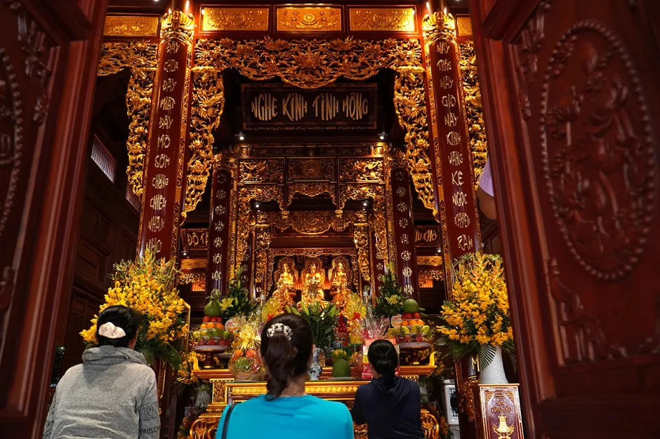 Lên núi Chín Khúc vãn cảnh chùa, nhìn Nha Trang từ trên cao Lên núi Chín Khúc vãn cảnh chùa, nhìn Nha Trang từ trên cao