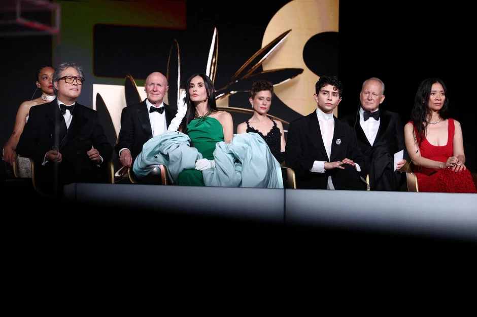 LHP Cannes 2026: 'Fjord' đoạt Cành cọ vàng, nhiều hạng mục có tới 2 người chiến thắng LHP Cannes 2026: 'Fjord' đoạt Cành cọ vàng, nhiều hạng mục có tới 2 người chiến thắng
