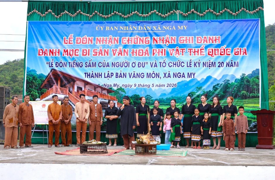 Linh thiêng lễ đón tiếng sấm của đồng bào Ơ Đu Linh thiêng lễ đón tiếng sấm của đồng bào Ơ Đu