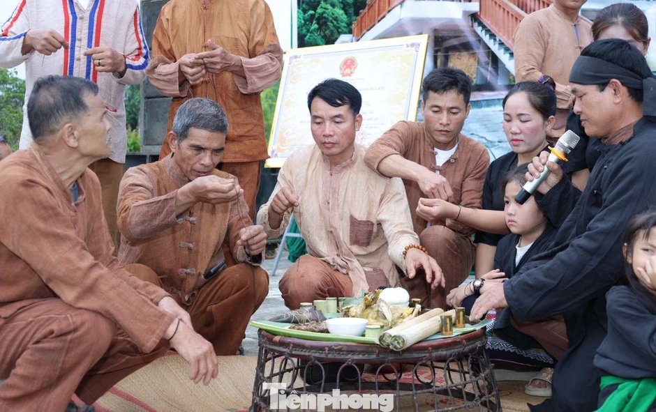 Linh thiêng lễ đón tiếng sấm của đồng bào Ơ Đu Linh thiêng lễ đón tiếng sấm của đồng bào Ơ Đu