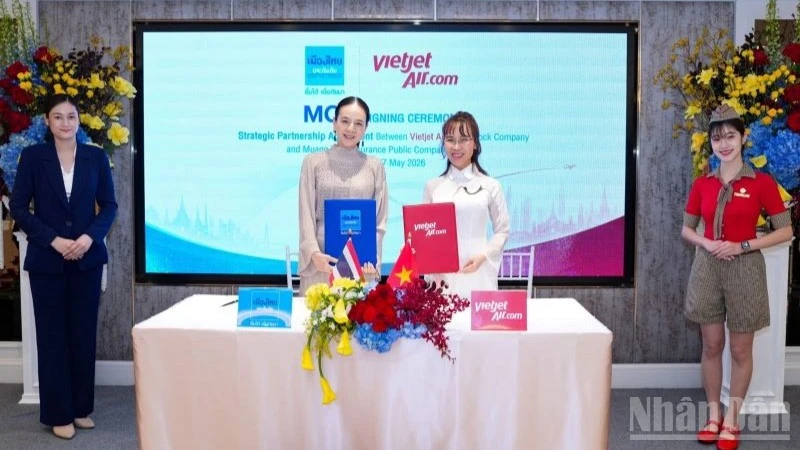 Madam Pang và Tiến sĩ Nguyễn Thị Phương Thảo đồng hành vì bóng đá và tình hữu nghị Việt Nam-Thái Lan Madam Pang và Tiến sĩ Nguyễn Thị Phương Thảo đồng hành vì bóng đá và tình hữu nghị Việt Nam-Thái Lan