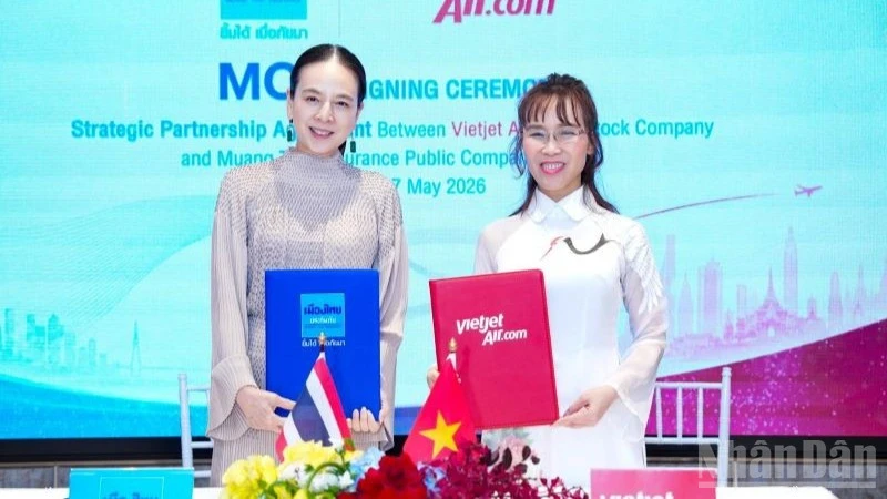 Madam Pang và Tiến sĩ Nguyễn Thị Phương Thảo đồng hành vì bóng đá và tình hữu nghị Việt Nam-Thái Lan Madam Pang và Tiến sĩ Nguyễn Thị Phương Thảo đồng hành vì bóng đá và tình hữu nghị Việt Nam-Thái Lan