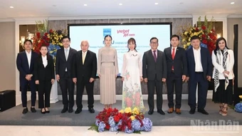 Madam Pang và Tiến sĩ Nguyễn Thị Phương Thảo đồng hành vì bóng đá và tình hữu nghị Việt Nam-Thái Lan