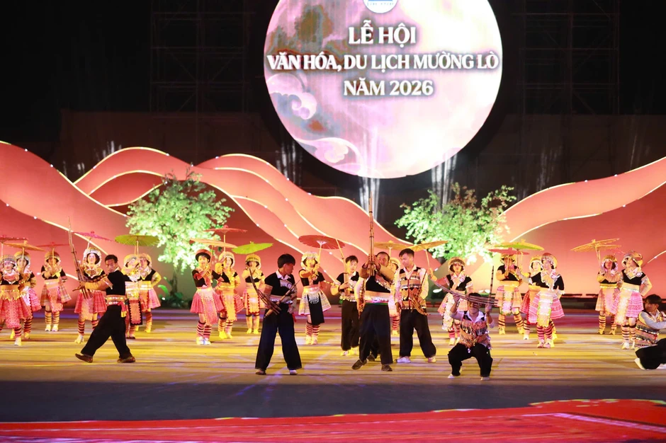 Mãn nhãn màn đại Xòe với 2.026 người