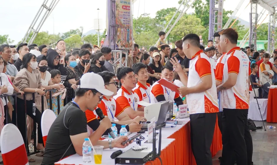 Mãn nhãn với màn tranh tài Rồng, Lân quốc tế giữa phố biển Quy Nhơn Mãn nhãn với màn tranh tài Rồng, Lân quốc tế giữa phố biển Quy Nhơn
