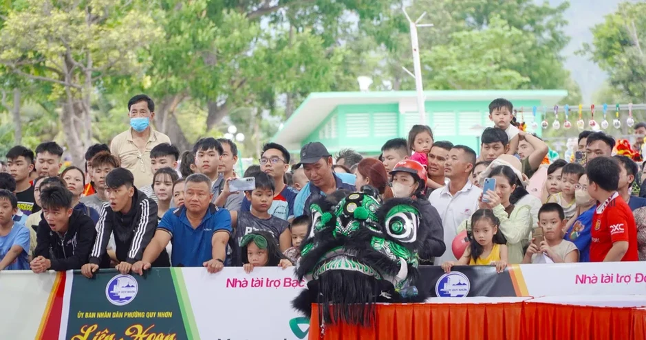 Mãn nhãn với màn tranh tài Rồng, Lân quốc tế giữa phố biển Quy Nhơn Mãn nhãn với màn tranh tài Rồng, Lân quốc tế giữa phố biển Quy Nhơn