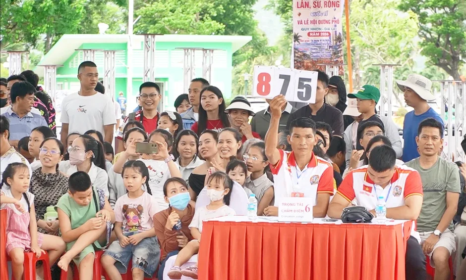 Mãn nhãn với màn tranh tài Rồng, Lân quốc tế giữa phố biển Quy Nhơn Mãn nhãn với màn tranh tài Rồng, Lân quốc tế giữa phố biển Quy Nhơn