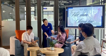 Mang xẩm vào không gian học đường