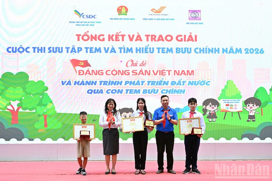 Một học sinh lớp 4 giành Giải Đặc biệt cuộc thi sưu tập tem về Đảng Cộng sản Việt Nam Một học sinh lớp 4 giành Giải Đặc biệt cuộc thi sưu tập tem về Đảng Cộng sản Việt Nam