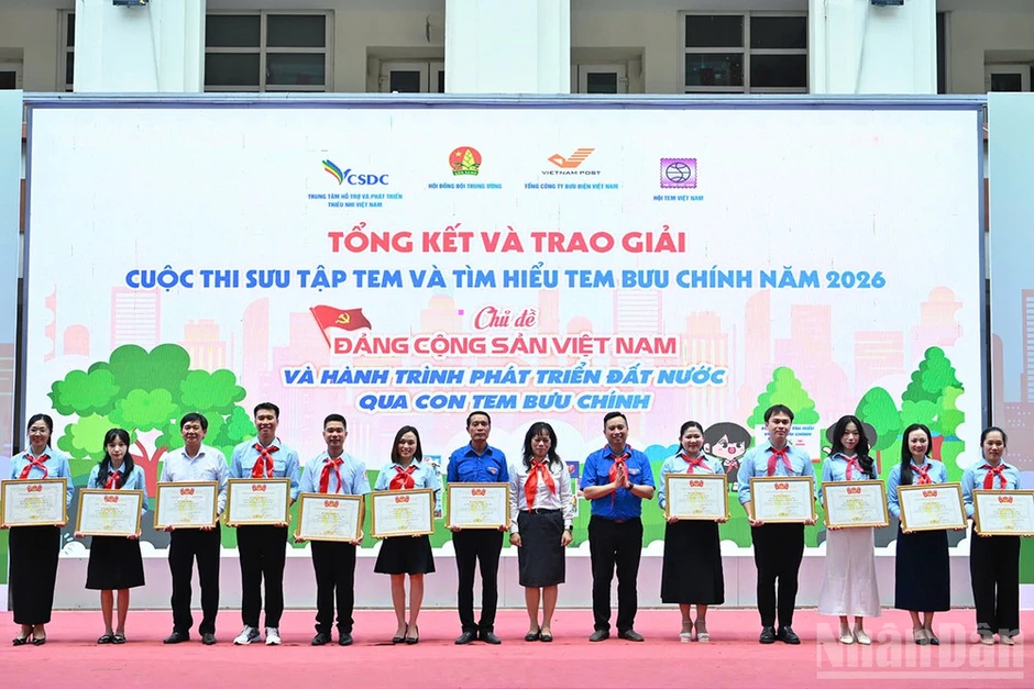 Một học sinh lớp 4 giành Giải Đặc biệt cuộc thi sưu tập tem về Đảng Cộng sản Việt Nam Một học sinh lớp 4 giành Giải Đặc biệt cuộc thi sưu tập tem về Đảng Cộng sản Việt Nam