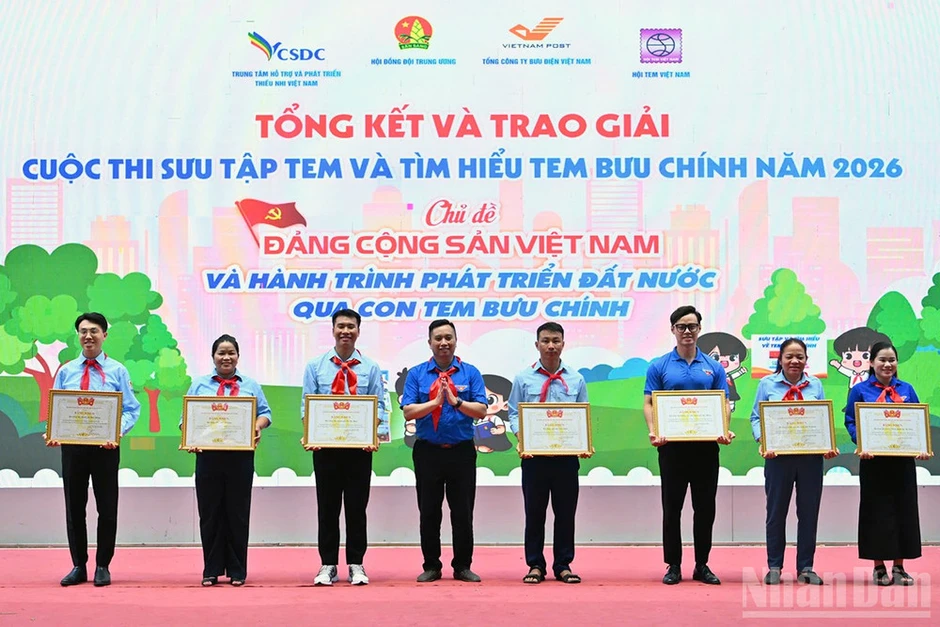 Một học sinh lớp 4 giành Giải Đặc biệt cuộc thi sưu tập tem về Đảng Cộng sản Việt Nam Một học sinh lớp 4 giành Giải Đặc biệt cuộc thi sưu tập tem về Đảng Cộng sản Việt Nam
