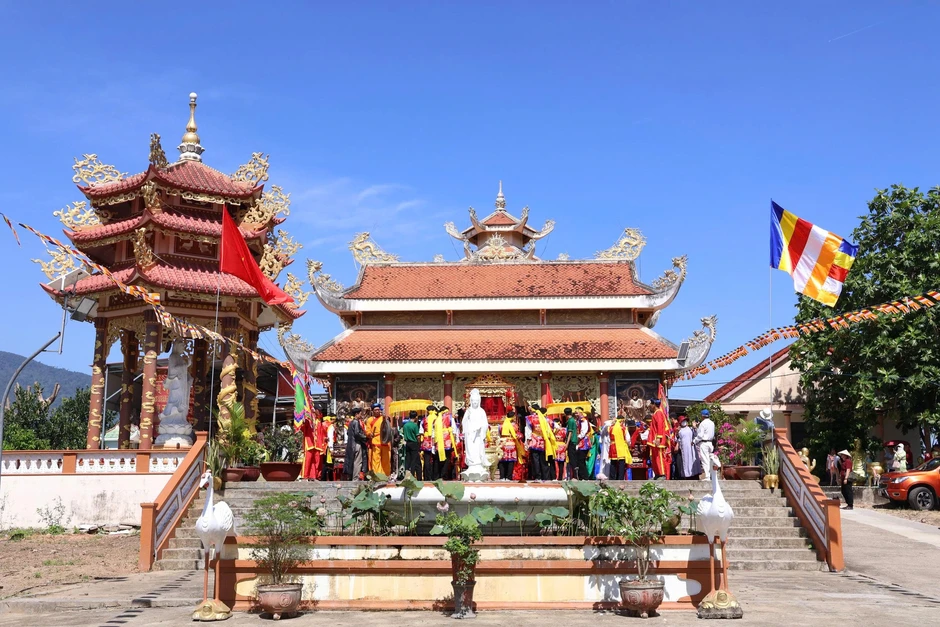 Náo nức lễ rước sắc thần tại ngôi đình hơn 180 năm tuổi ở Khánh Hòa Náo nức lễ rước sắc thần tại ngôi đình hơn 180 năm tuổi ở Khánh Hòa