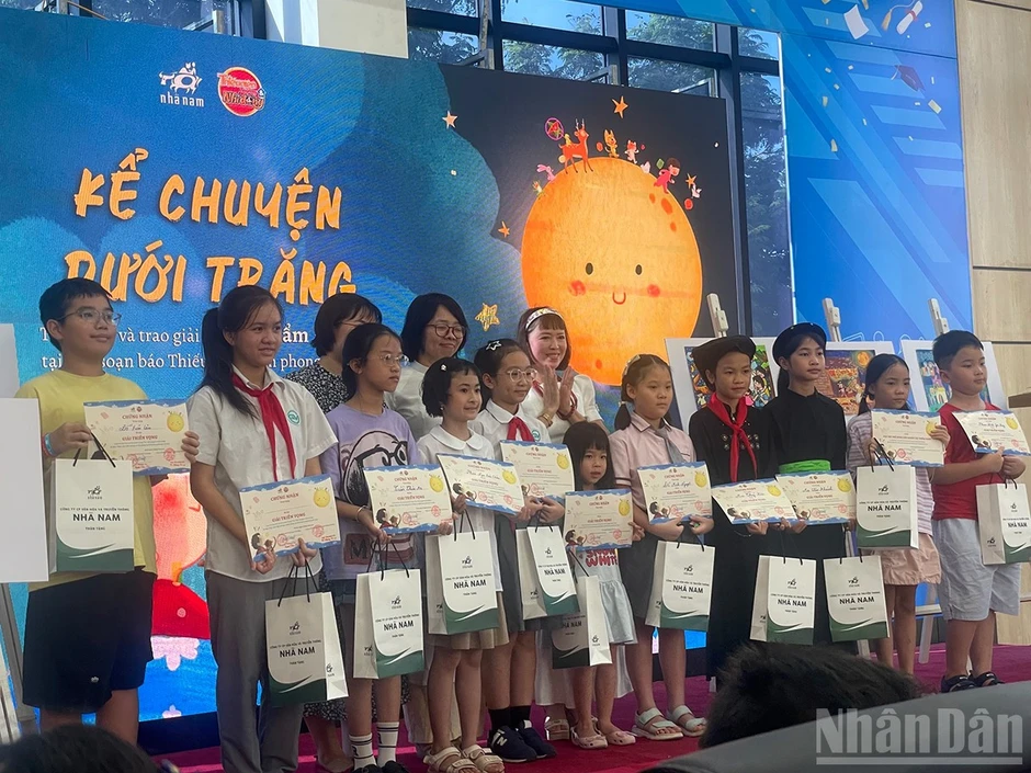 Ngắm những câu chuyện cùng Trung thu qua tranh và thơ thiếu nhi Ngắm những câu chuyện cùng Trung thu qua tranh và thơ thiếu nhi