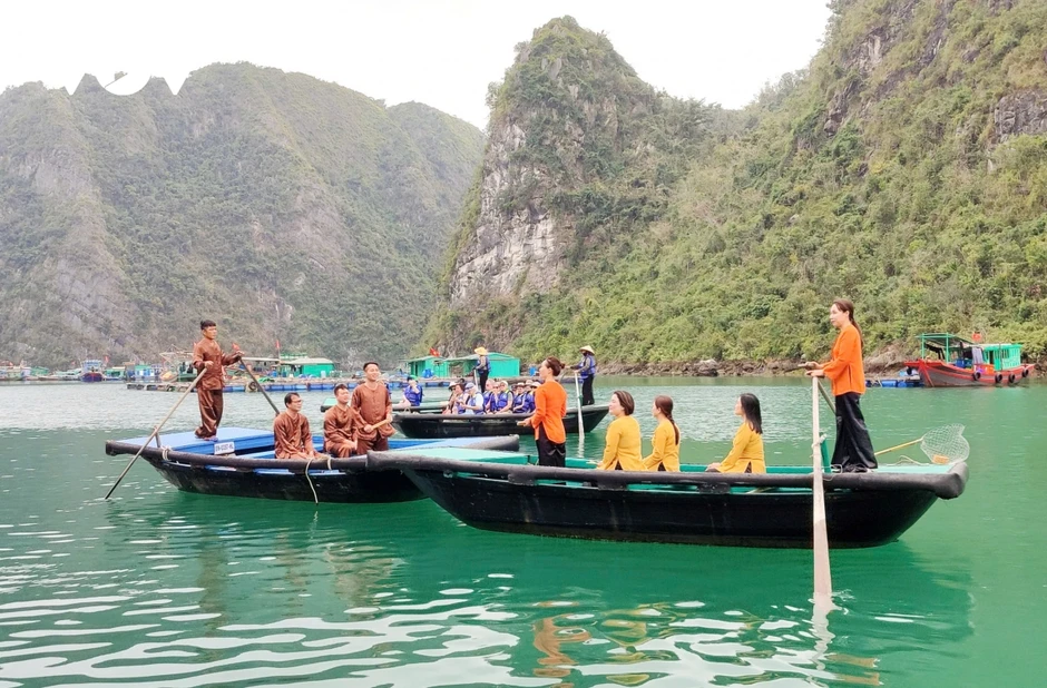 Ngân vang tiếng hát giao duyên giữa lòng di sản vịnh Hạ Long