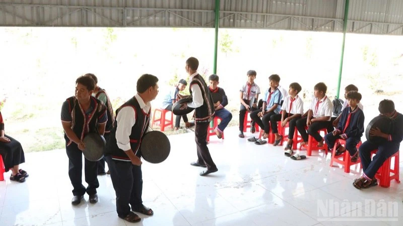 Ngân vang tiếng mã la trong trường học ở vùng cao Khánh Hòa Ngân vang tiếng mã la trong trường học ở vùng cao Khánh Hòa