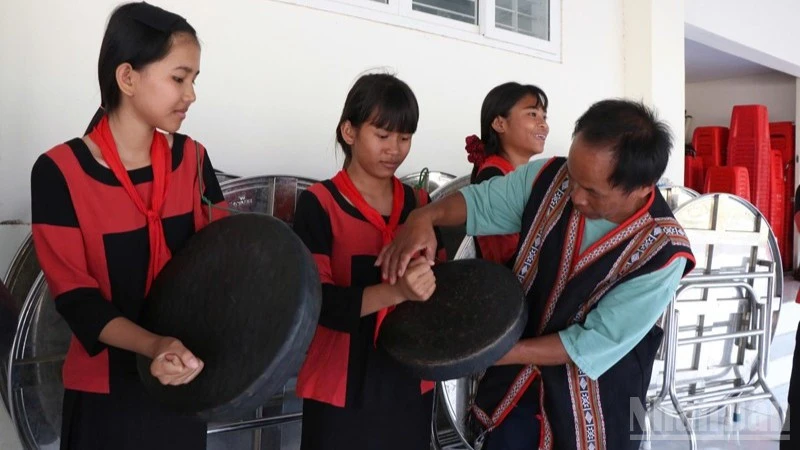 Ngân vang tiếng mã la trong trường học ở vùng cao Khánh Hòa Ngân vang tiếng mã la trong trường học ở vùng cao Khánh Hòa