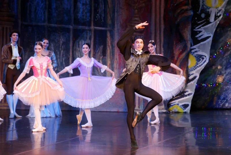 Nghệ sĩ ballet Nga thăng hoa trên sân khấu Nhà hát Hồ Gươm cùng tuyệt phẩm “Kẹp hạt dẻ” Nghệ sĩ ballet Nga thăng hoa trên sân khấu Nhà hát Hồ Gươm cùng tuyệt phẩm “Kẹp hạt dẻ”