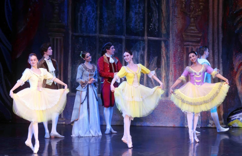 Nghệ sĩ ballet Nga thăng hoa trên sân khấu Nhà hát Hồ Gươm cùng tuyệt phẩm “Kẹp hạt dẻ” Nghệ sĩ ballet Nga thăng hoa trên sân khấu Nhà hát Hồ Gươm cùng tuyệt phẩm “Kẹp hạt dẻ”