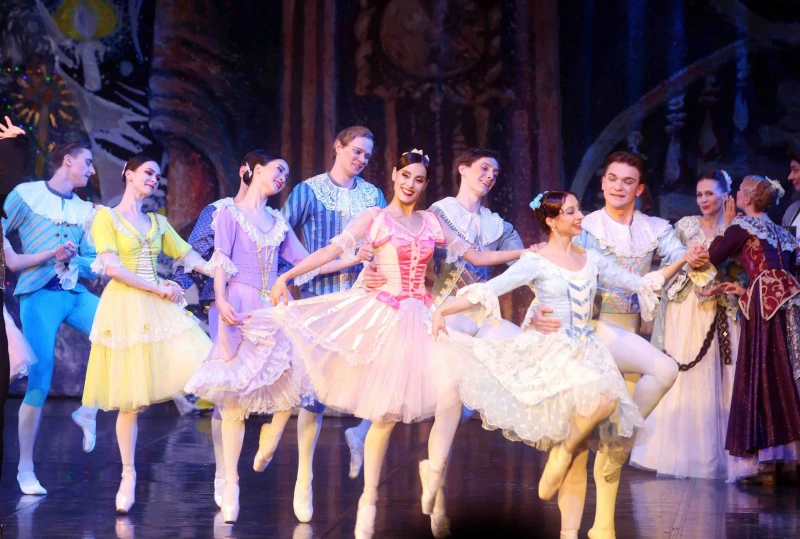 Nghệ sĩ ballet Nga thăng hoa trên sân khấu Nhà hát Hồ Gươm cùng tuyệt phẩm “Kẹp hạt dẻ” Nghệ sĩ ballet Nga thăng hoa trên sân khấu Nhà hát Hồ Gươm cùng tuyệt phẩm “Kẹp hạt dẻ”