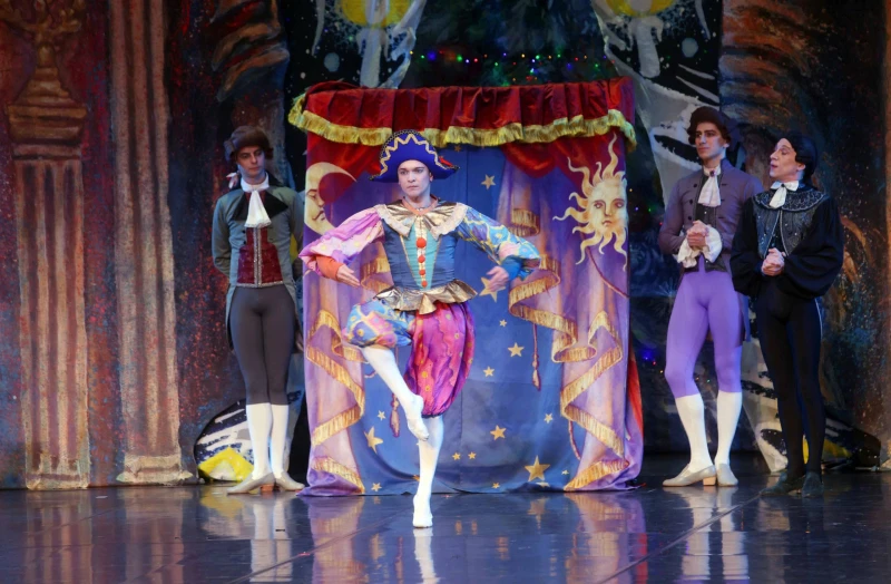 Nghệ sĩ ballet Nga thăng hoa trên sân khấu Nhà hát Hồ Gươm cùng tuyệt phẩm “Kẹp hạt dẻ” Nghệ sĩ ballet Nga thăng hoa trên sân khấu Nhà hát Hồ Gươm cùng tuyệt phẩm “Kẹp hạt dẻ”