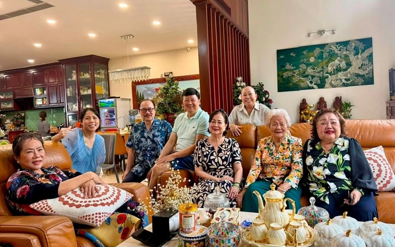 Nghệ sĩ Kiều Mai Lý 'Công tử Bạc Liêu': U80 sống một mình, vẫn chạy show đều Nghệ sĩ Kiều Mai Lý 'Công tử Bạc Liêu': U80 sống một mình, vẫn chạy show đều