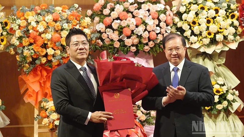 Nghệ sĩ Nhân dân Đỗ Quốc Hưng giữ chức Giám đốc Nhạc viện Thành phố Hồ Chí Minh Nghệ sĩ Nhân dân Đỗ Quốc Hưng giữ chức Giám đốc Nhạc viện Thành phố Hồ Chí Minh