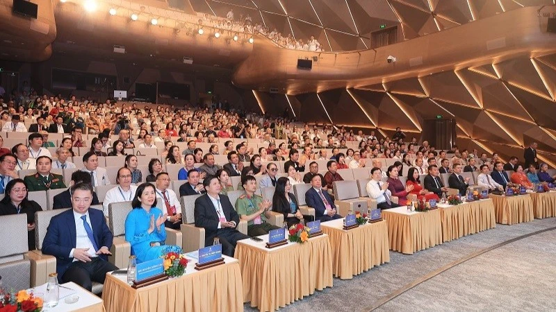 Nghệ sĩ Nhân dân Trịnh Thúy Mùi tái đắc cử Chủ tịch Hội Nghệ sĩ Sân khấu Việt Nam Nghệ sĩ Nhân dân Trịnh Thúy Mùi tái đắc cử Chủ tịch Hội Nghệ sĩ Sân khấu Việt Nam