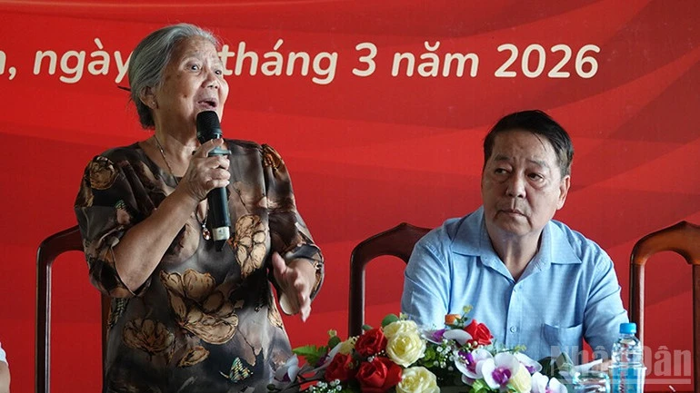 Nghệ sĩ Thành phố Hồ Chí Minh trao đổi về các vấn đề sân khấu tại Chiến khu Đ Nghệ sĩ Thành phố Hồ Chí Minh trao đổi về các vấn đề sân khấu tại Chiến khu Đ