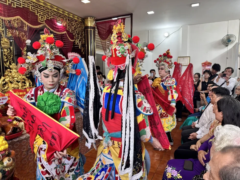 Nghệ sĩ TPHCM thành kính tri ân Tổ nghiệp sân khấu Nghệ sĩ TPHCM thành kính tri ân Tổ nghiệp sân khấu