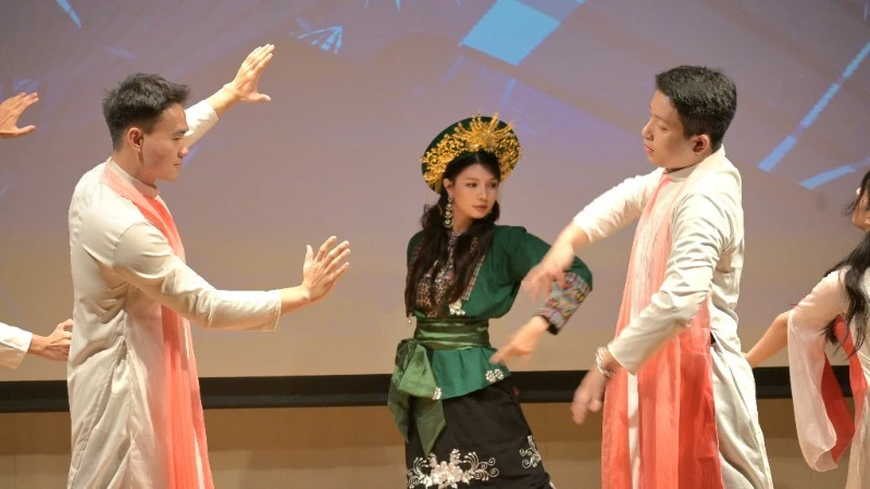 Nghệ sĩ trong thời đại AI và bài toán bảo vệ bản sắc sáng tạo Nghệ sĩ trong thời đại AI và bài toán bảo vệ bản sắc sáng tạo