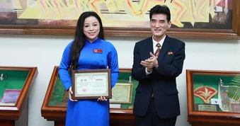 Nghệ sĩ Ưu tú Tố Nga xuất sắc giành Cúp Vàng Liên hoan Nghệ thuật quốc tế